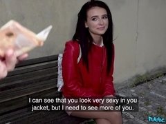 Sucer une bite, Brunette brune, En levrette, Innocente, Masturbation, Argent, De plein air, Dénudage