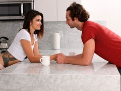 Enthousiasteling, Grote lul, Reusachtig, Keuken, Penis, Mager, Tatoeage, Tieten likken