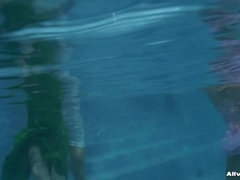Perra, Desnudo, Piscina, Satén, Sexo soft, Bajo el agua, Mojado