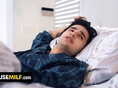 Anal, Gros seins, Sucer une bite, Éjaculation interne, Gorge profonde, Hd, Léchez, Chatte