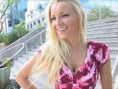 Anal, En gros plan de très près, Extrême, Talons, Masturbation, Public, Solo, Jouets