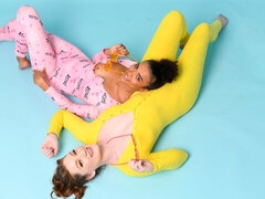 Большие сиськи, Черные, Минет, Собачьи, Две девушки, Межрасовый секс, Пенис, Сосущие