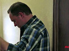 Cheerleader stepdaughter knows what daddy likes