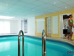 Enthousiasteling, Gevangen, Daddy, Hondjeshouding, Hd, Moeder, Roodharige vrouw, Tiener