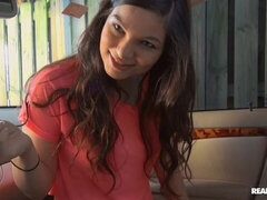 Brunette brune, Voiture, Mignonne, En levrette, Branlette thaïlandaise, Pov, Adolescente, Nénés