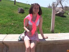 Nana, Sucer une bite, Brunette brune, Tir de sperme, Hard, Innocente, Petite femme, Nénés