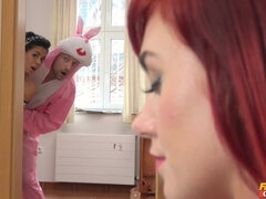 Tetas grandes, Botas, Morena, Engañando, Corridas faciales, Lamidas, Coño, Nalgadas