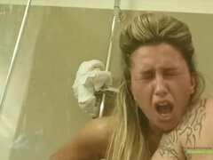 Amateur, Cuarto de baño, Pareja, Corrida, Emo, Corridas faciales, Sexo fuerte, Tetas