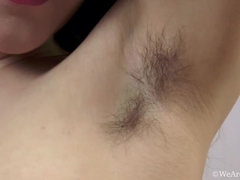 Brunette brune, Poilue, Lingerie, Masturbation, Sous la jupe