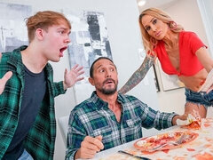 Culo grande, Verga grande, Tetas grandes, Rubia, Mamada, Estilo perrito, Madres para coger, Tatuaje