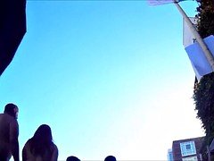 Под юбкой, Подглядывание