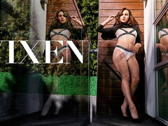 Gros cul, Grosse bite, Sucer une bite, Brunette brune, En levrette, Naturelle, Seins naturels, Adolescente