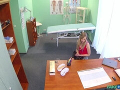Leie, Blondine, Hundestellung, Lecken, Krankenschwester, Büro, Pov, Muschi