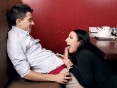 Sucer une bite, Brunette brune, Habillées, Mère que j'aimerais baiser, Maman, Public, Suçant