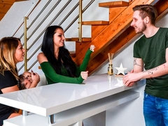 黒人, 茶髪の, 指いじり, オナニー, ストリッピング, タトゥー, ティーン, おもちゃ