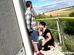 Sucer une bite, Homme nu et filles habillées, Femme couguar, Gorge profonde, Mamie, Mère que j'aimerais baiser, Maman, Public