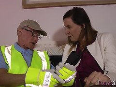 Blasen, Braunhaarige, Geile alte tussi, Kehlenfick, Milf, Muschi, Reiten, Stiefmutter