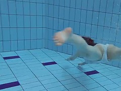 Europeo, Nudista, Al aire libre, Piscina, Flaco, Sexo soft, Tetas, Bajo el agua
