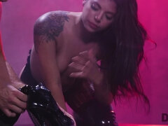 In den arsch, Fesselspiele, Domination, Würgen, Latina, Piercing, Hintern versohlen, Titten