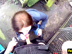 Britisch, Sperma im mund, Im freien, Polizei, Muschi, Russisch, Hure