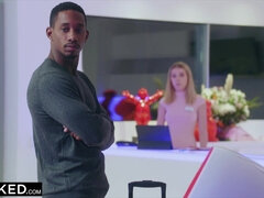 Blonde, Sucer une bite, Plantureuse, Gorge profonde, Queue, En levrette, Interracial, De plein air