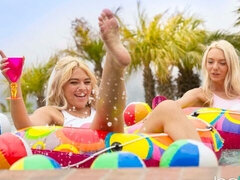 Gros seins, Blonde, Léchez, Lingerie, De plein air, Rasée, Dénudage, Adolescente