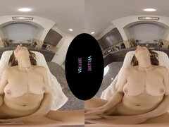 カップル, フェムドム, 手コキする, インド人, なめる, 淫乱熟女, 現実, オッパイの