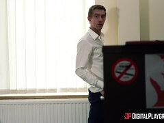 Grote mammen, Pijpbeurt, Likken, Kantoor, Kut duiken, Russisch, Kort haar, Tatoeage