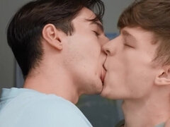 18 jahre, Blasen, Freund, Schwanz, Hundestellung, Handjob, Reiten, Ablutschen