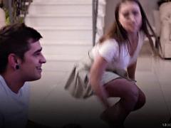 Gros seins, Sucer une bite, Collège université, Couple, Hd, Embrassement, Fête, Public
