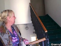 お尻, フェラチオ, 茶髪の, チン, お婆さん, 手コキする, 熟年, フェラする