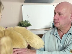 Минет, Брюнетки, Группа, Секс без цензуры, Хд, Натуральные сиськи, Глотающие, Втроем