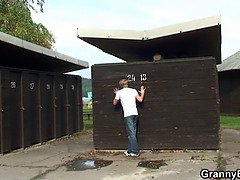 ぽっちゃり, ブロンド, 巨乳な, 熟年, 母, 公共, 垂れ乳, ティーン