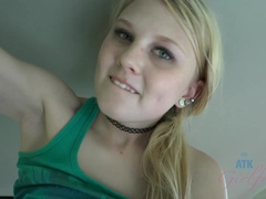 Leie, Arsch, Blondine, Blasen, Fussjob, Muschi, Dürr, Titten