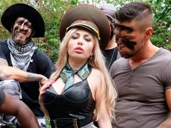 Cul, Blonde, En levrette, Groupe, Branlette thaïlandaise, Hard, Orgie, De plein air