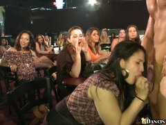 Enthousiasteling, Grote kont, Pijpbeurt, Naakte man aangeklede vrouw, Sperma shot, Lul, Dronken, Naakt