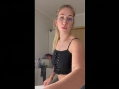 18 años, Rubia, Sucio, Hablar sucio, Fetiche, Casero, Madres para coger, Fumando