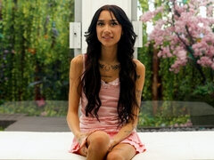 Cul, Grosse bite, Sucer une bite, En levrette, Interracial, Seins naturels, Maigrichonne, Nénés