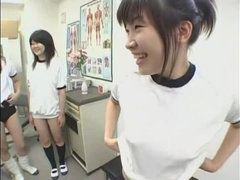 Bezaubernd, Hochschule, Gruppe, Handjob, Japanische massage, Pov, Öffentlich, Hure