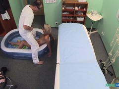 Sucer une bite, En levrette, Fétiche, Infirmière, Bureau, Enceinte, Chatte, Uniforme