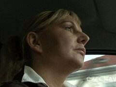 Enthousiasteling, Grote mammen, Blond, Pijpbeurt, Oudere vrouw, Handbeurt, Buiten, Geschoren