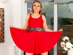 Leie, Grosser arsch, Grosse titten, Kleid, Fingern, Masturbation, Reif, Solo