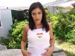 Amateur, Gros seins, Brunette brune, Doigter, Masturbation, Rasée, Solo, Dénudage