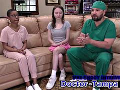 Schattig, Arts, Gezichtspunt, Geschoren, Tiener, Tieten likken, Vibrator