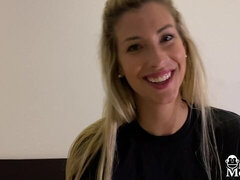 Teen blonde Shona River knows how to give a good deepthroat