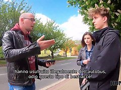 Hunt4k. la bella ragazza mostra le sue incredibili abilità sessuali a un maschio ricco