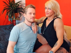 Cul, Blonde, Sucer une bite, En levrette, Branlette thaïlandaise, Mère que j'aimerais baiser, Pov, Tatouage