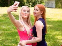 Блондинки, Пальцем, Поцелуи, Лесбиянка, Лизание, Белье, Милф, Стриптизерша