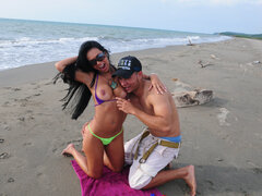 Cul, Brunette brune, Éjaculer dans la bouche, Faciale, Lunettes, Fille latino, Chevaucher, String