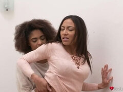 Парочка, Пальцем, Француженки, Подружка, Лесбиянка, Лизание, На природе, Киски